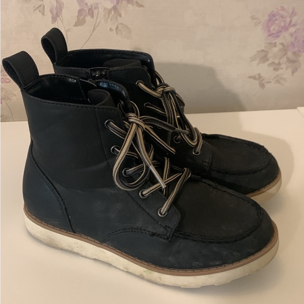 Boys Cat & Jack Zip up Black Boots size 1